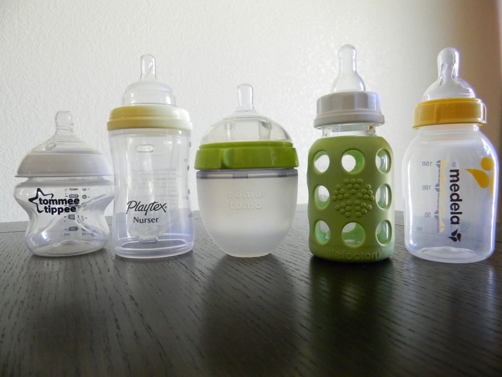 Как выглядит бутылочка. Бутылочки для новорожденных. Бутылочка со смесью. Детские бутылки для грудничков. Бутылочки для кормления для новорожденных.